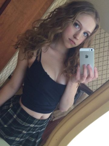 Симона Суворов